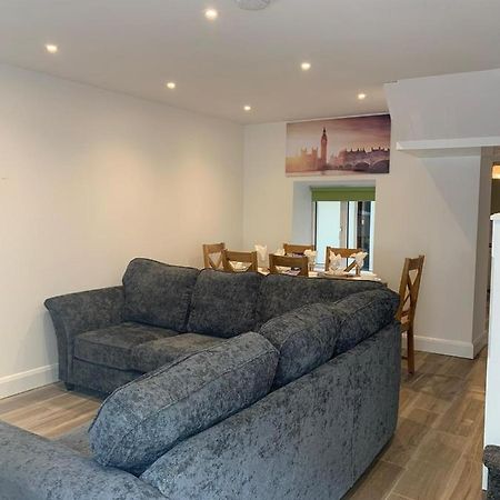 Eyre Square Lane Budget Rooms Голуэй Экстерьер фото
