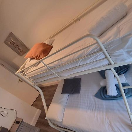 Eyre Square Lane Budget Rooms Голуэй Экстерьер фото