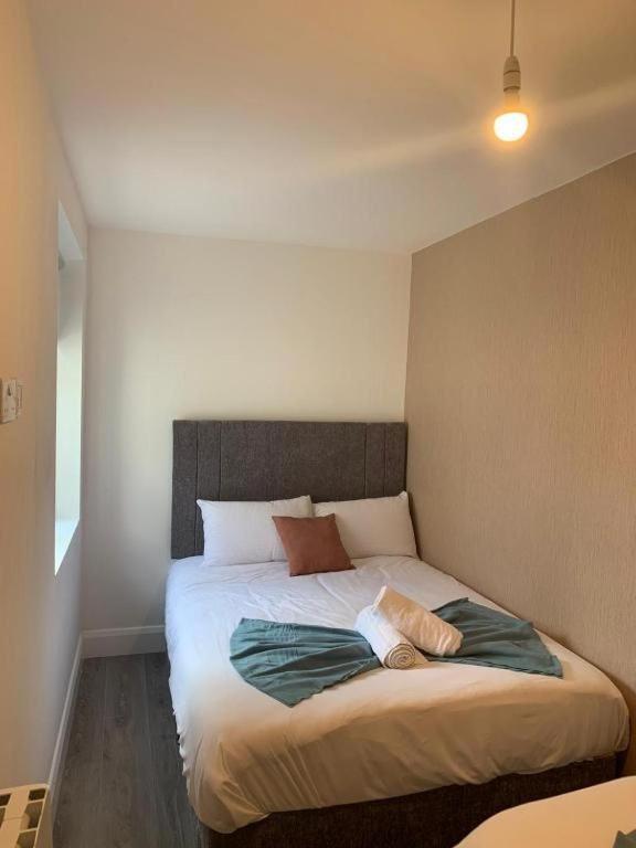 Eyre Square Lane Budget Rooms Голуэй Экстерьер фото