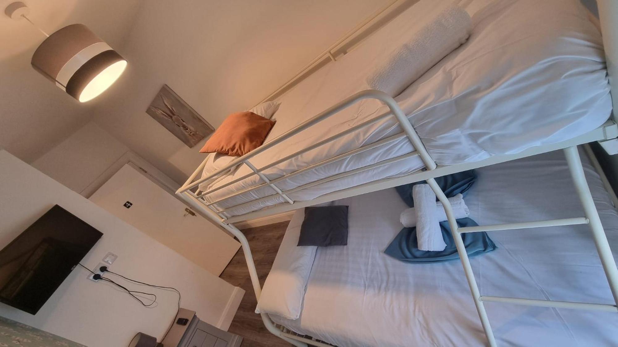 Eyre Square Lane Budget Rooms Голуэй Экстерьер фото