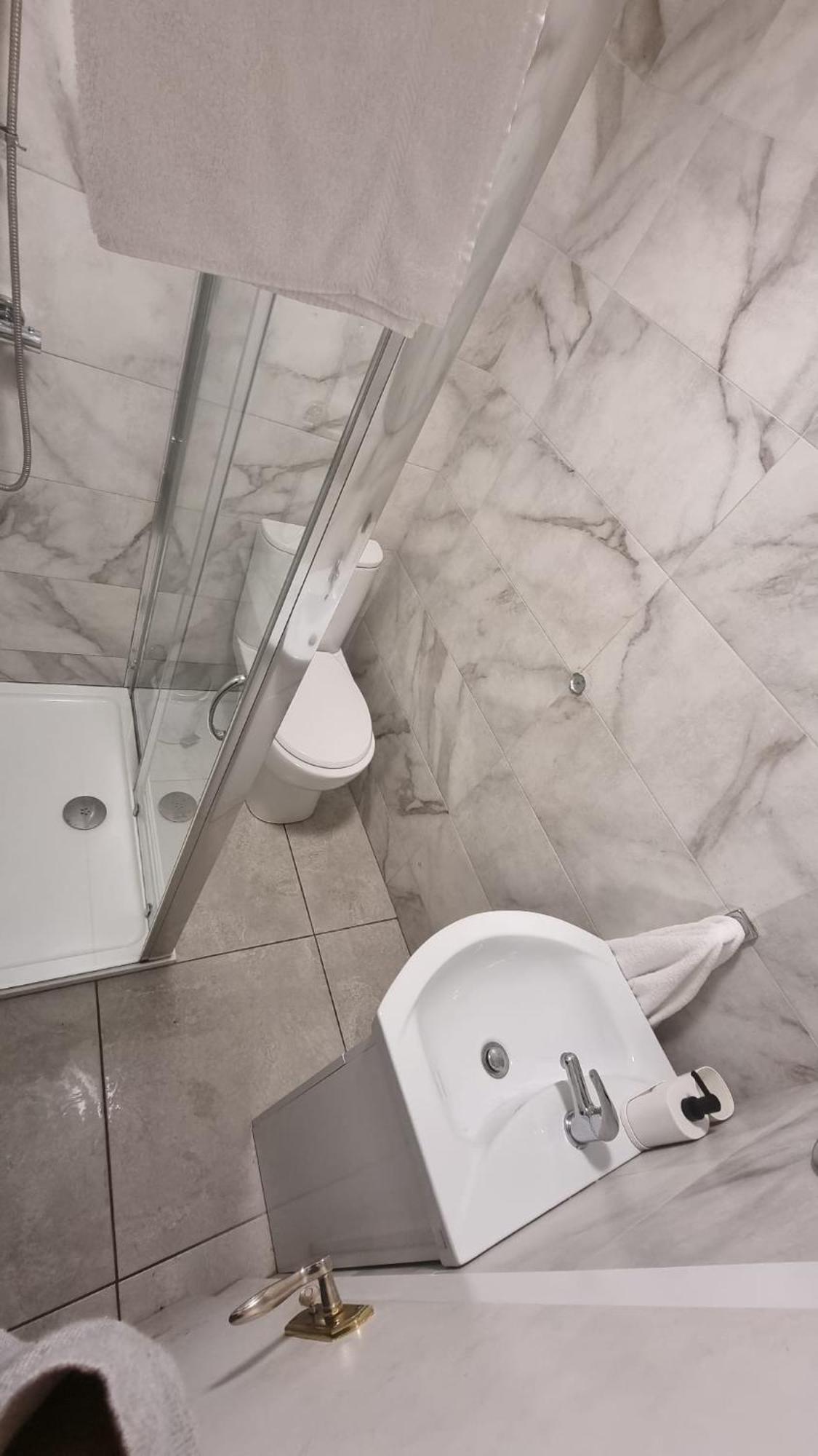 Eyre Square Lane Budget Rooms Голуэй Экстерьер фото