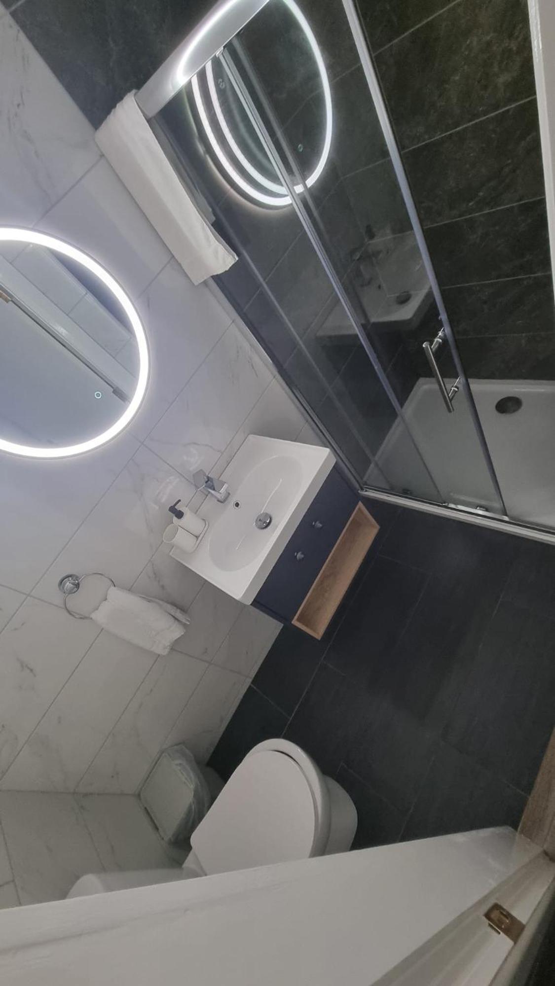 Eyre Square Lane Budget Rooms Голуэй Экстерьер фото