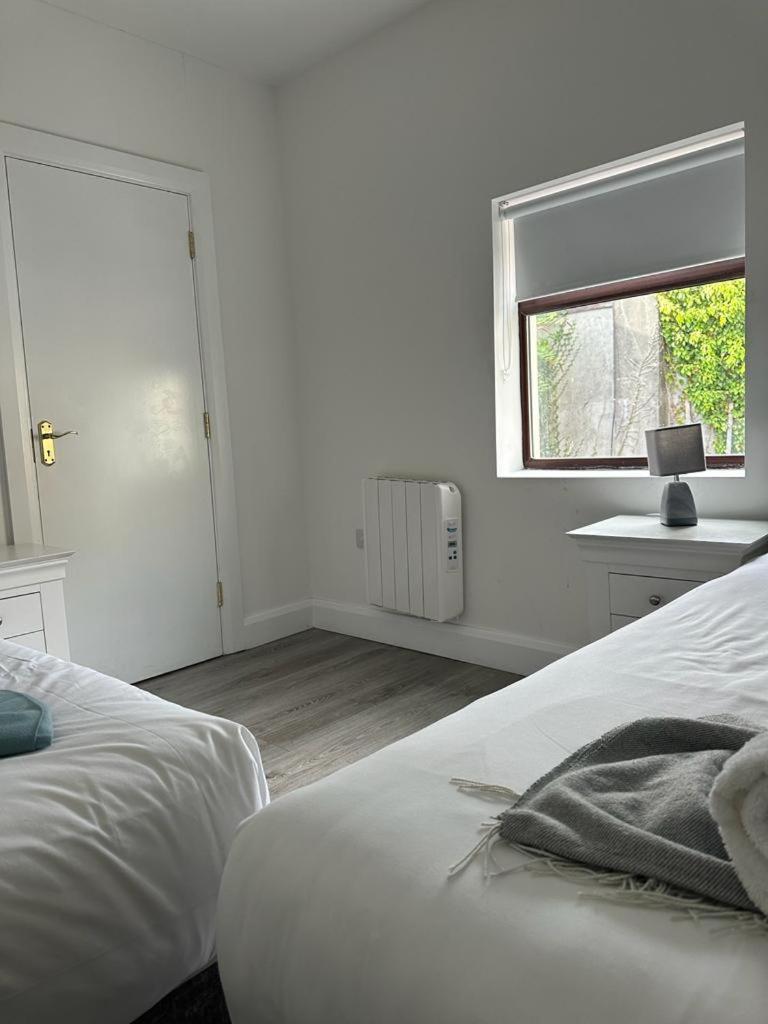 Eyre Square Lane Budget Rooms Голуэй Экстерьер фото