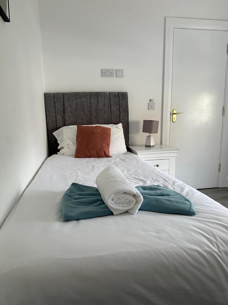 Eyre Square Lane Budget Rooms Голуэй Экстерьер фото