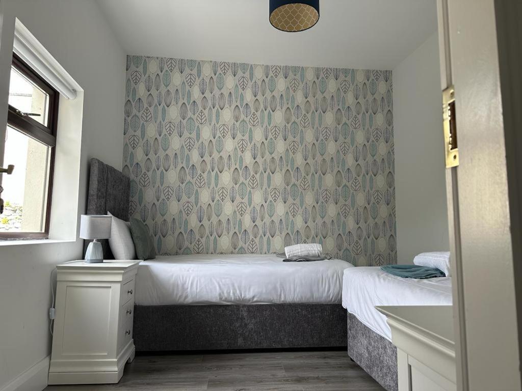 Eyre Square Lane Budget Rooms Голуэй Экстерьер фото